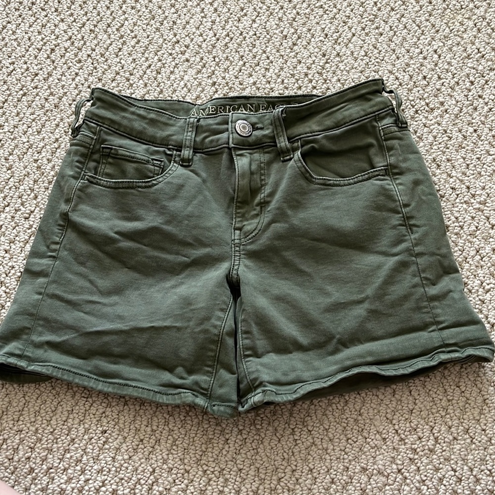 American Eagle army green shorts size 4